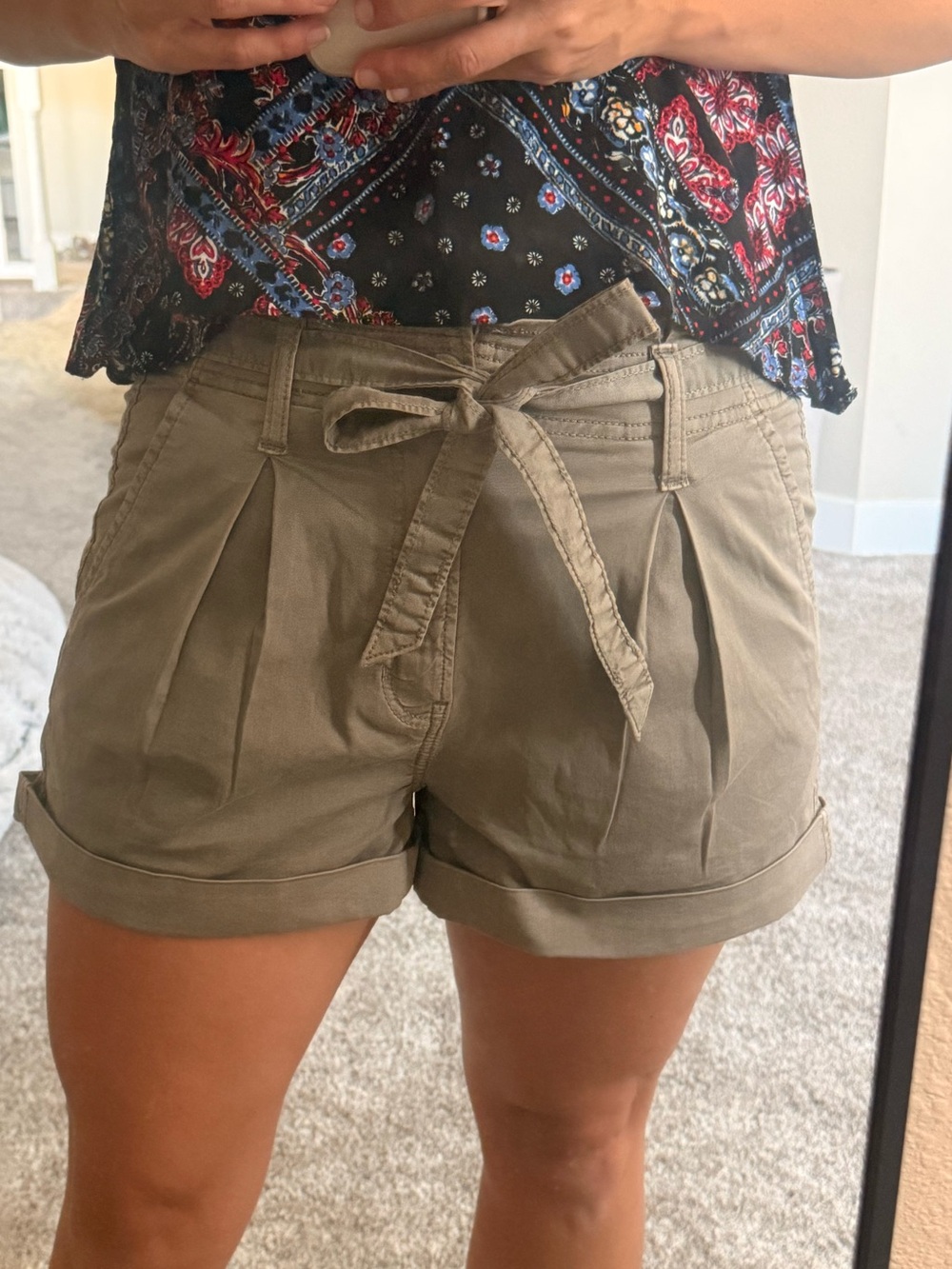🦅American Eagle 🇺🇸 Paperbag Olive High Rise Tie-Waist Cuffed Shorts